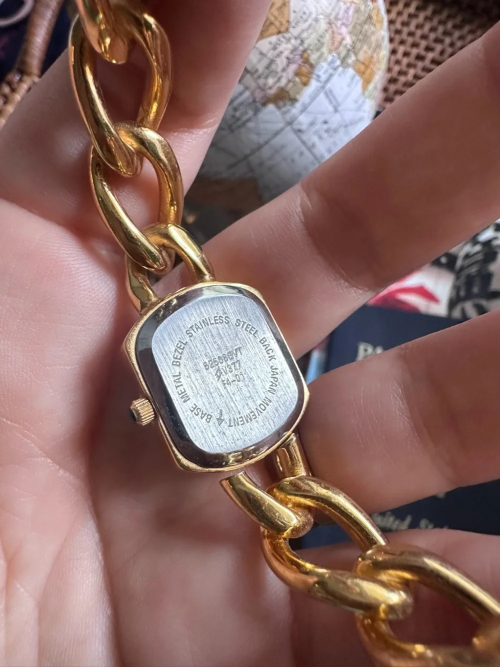 Gloria Vanderbilt elegant gloria